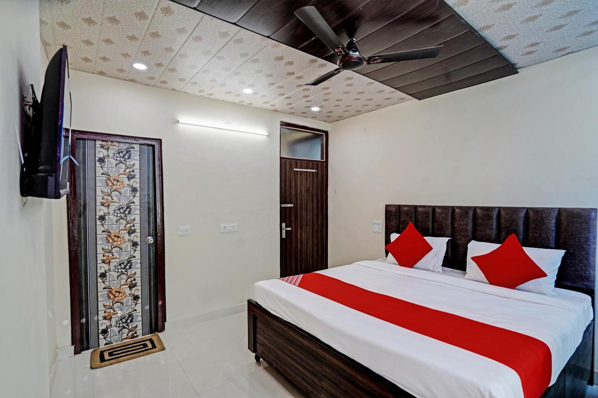 Oyo Flagship Evergreen Tower Hotel Ghaziabad Esterno foto