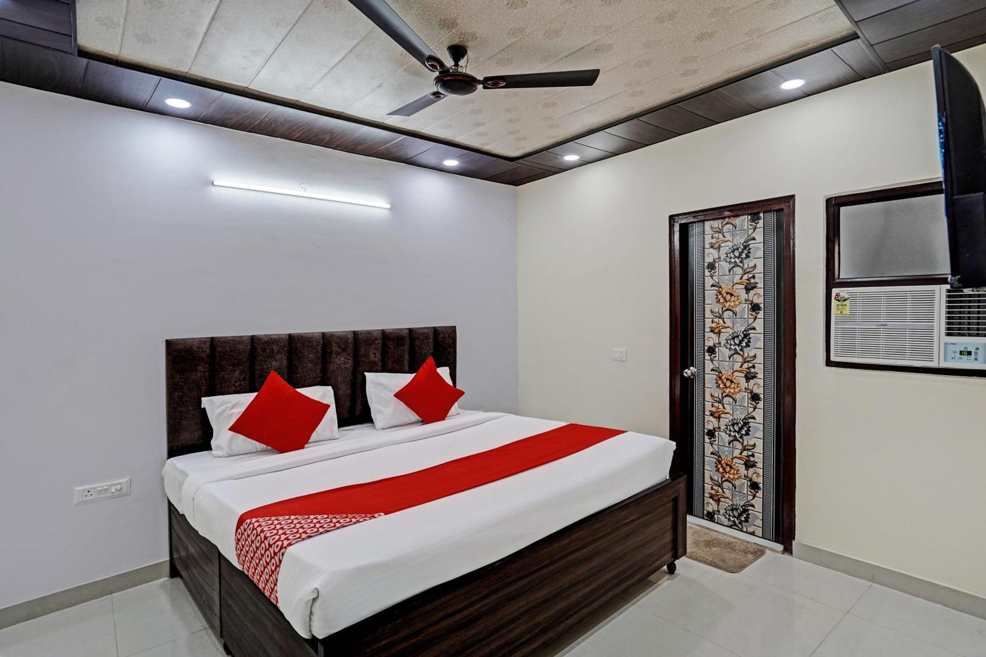 Oyo Flagship Evergreen Tower Hotel Ghaziabad Esterno foto