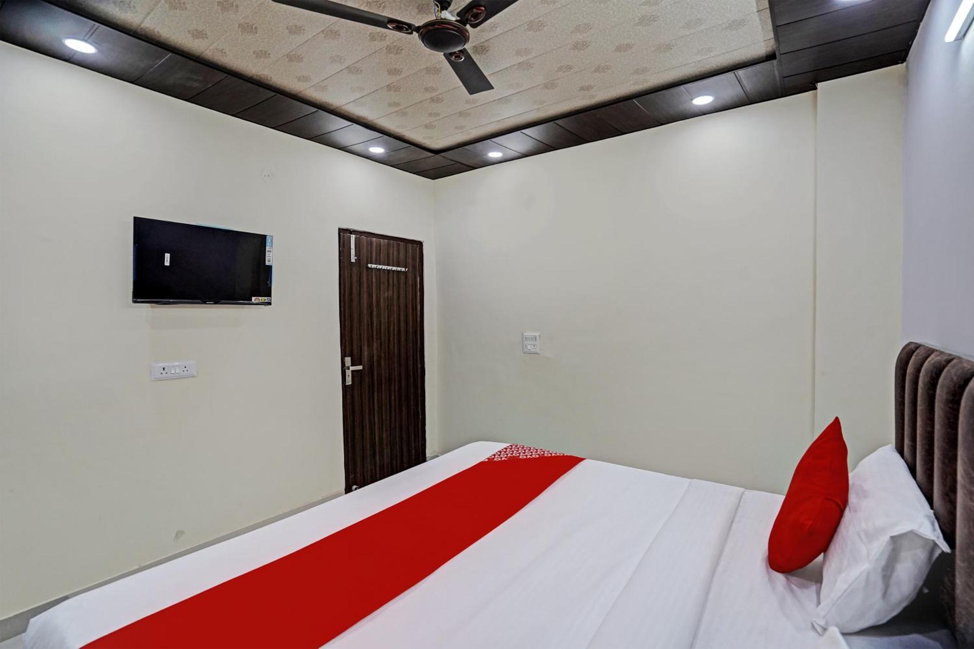 Oyo Flagship Evergreen Tower Hotel Ghaziabad Esterno foto