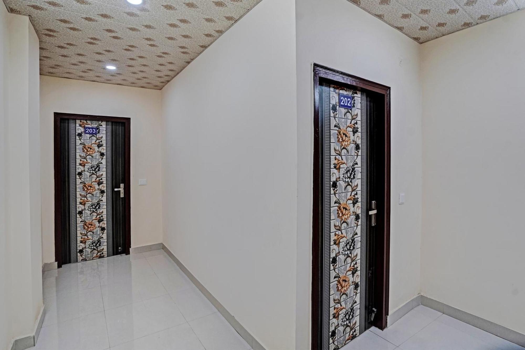 Oyo Flagship Evergreen Tower Hotel Ghaziabad Esterno foto