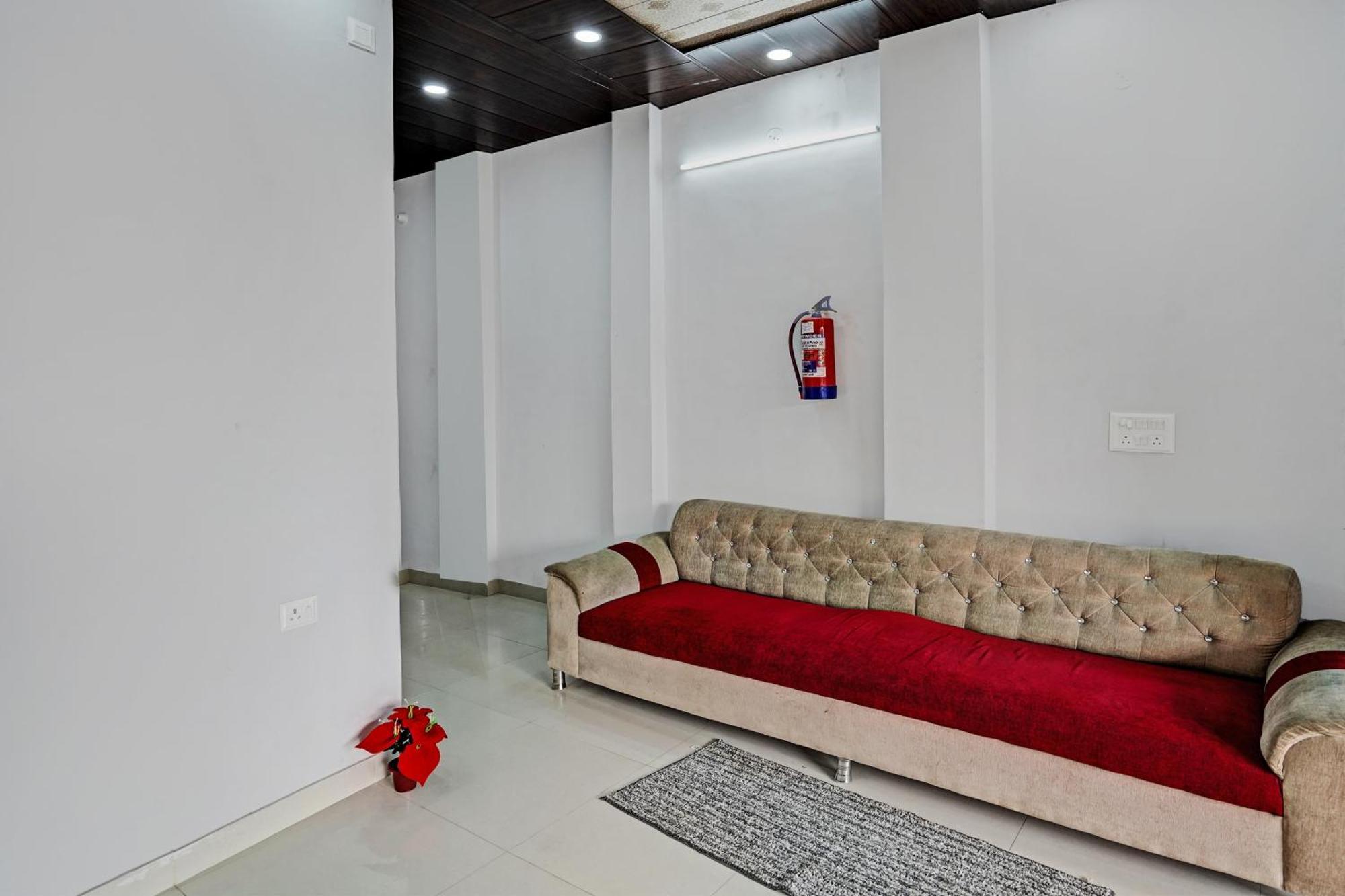 Oyo Flagship Evergreen Tower Hotel Ghaziabad Esterno foto