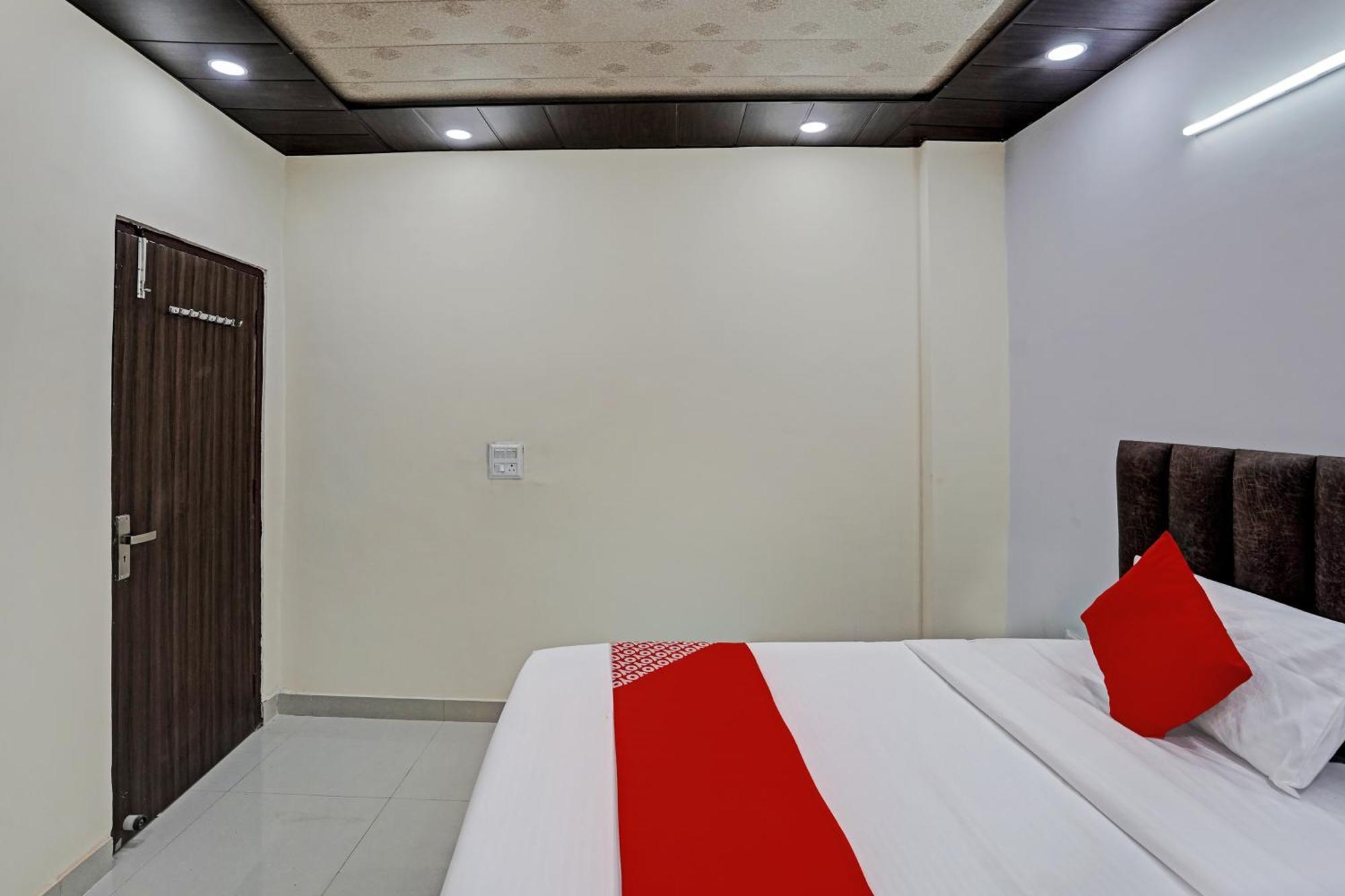 Oyo Flagship Evergreen Tower Hotel Ghaziabad Esterno foto