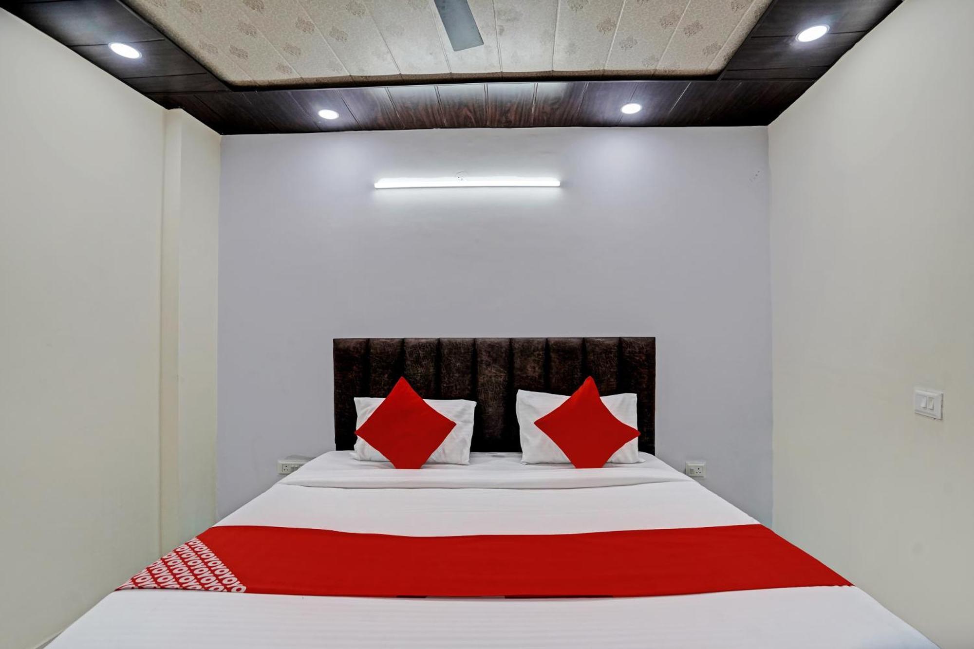 Oyo Flagship Evergreen Tower Hotel Ghaziabad Esterno foto